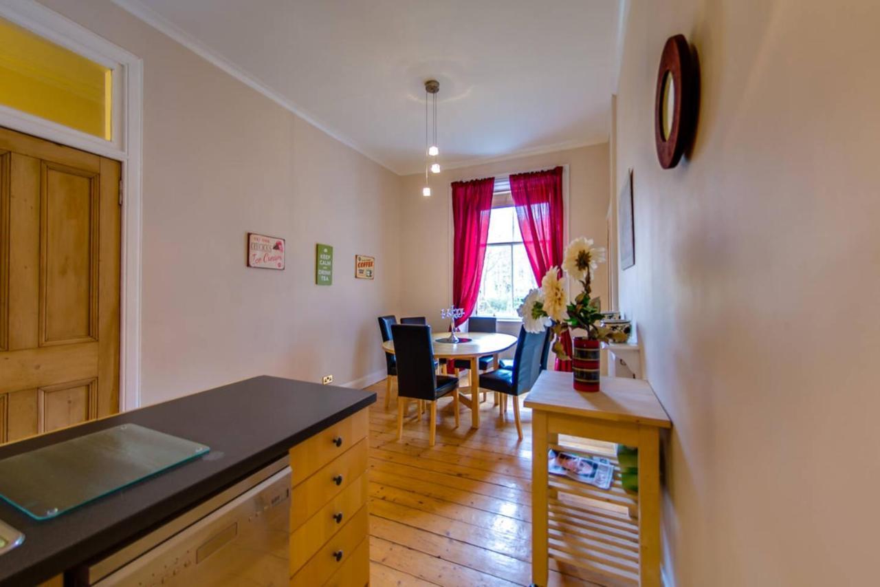Joivy Spacious Apartment Next To The Meadows Edimburgo Exterior foto
